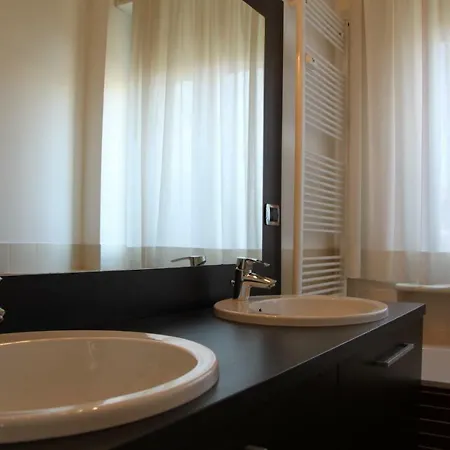 Maggiore Cozy Apartament Mediolan