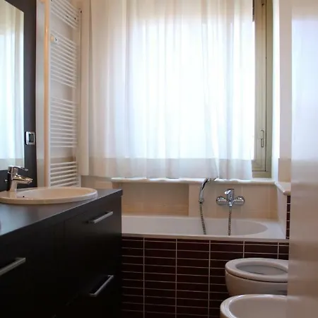 Maggiore Cozy Апартаменты Милан
